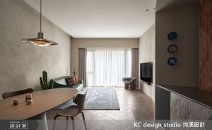 大人系親子宅!打破軸線大放空間，格局收納更多元！20 坪2房再擁內廚、酒吧吧台與步入式更衣室!_視覺圖