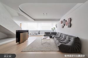 因為有你，這個家完整了！北歐風老屋用弧形臥榻、深黑中島，創造明亮親子宅_視覺圖