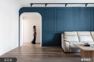 願輕工業與美式風格同在！橫越孔雀藍客廳、花磚廚房的混搭風老屋_視覺圖