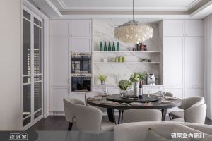 淺柔色系的減法美式風，串聯客廳、餐廳和廚房融合機能與設計美學_視覺圖