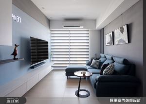 大衣櫃、化妝桌，還能藏起吸塵器！在 15 坪迷人簡約宅發掘超強收納潛力_視覺圖