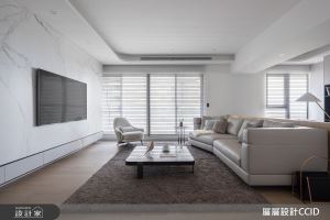 弧線與幾何線交織室內線條，堆疊居家空間的白色層次藝術宅_視覺圖