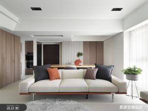 乘著陽光音浪的簡約日常！白與木紋伴隨直線延伸 一展開闊清爽的宜人居所_視覺圖