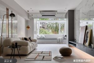 移除一道牆扭轉老屋格局！玻璃隔間把窄長廊到變不見，鏡面貼梁把家變成生活的萬花筒_視覺圖