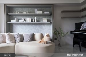 老屋化身銀白色新古典美宅，發揮材質本真讓設計歸於質感、展現生活彩度_視覺圖