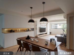 老屋化身28坪簡約風親子宅！純白、木質色調裡，看見最需要的機能與空間感_視覺圖