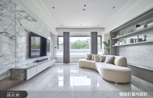 40 坪銀白色新古典美宅！老屋格局翻新，換來大餐廚和療癒寵物房！_視覺圖