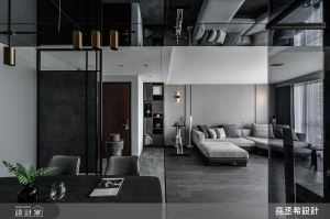 宅在現代飯店風的家！開放公領域在玻璃隔間、鏡面天花，創造舒心開闊尺度_視覺圖