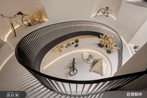 將自然濃縮百坪宅邸！原始材質與內外光線，隨流動線條舞出生命力_視覺圖