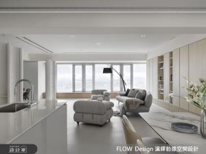 雜誌款住宅真的存在！良醫的簡約風格宅，以弧形和拱廊優化動線、雙面沙發飽覽 360 度窗景_視覺圖