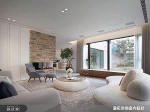 讓陽光與綠意伴你生活！簡約風透天別墅，以純白烘托放鬆的渡假情境_視覺圖