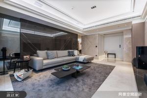 為三口小家庭蛻變的現代風豪宅！天然石材堆疊時尚感、玻璃門片引入明亮度_視覺圖