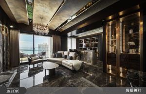 天花板上的波瀾壯闊，石材與金屬讓渡假屋內外呼應_視覺圖