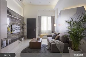 在家像度假的透天別墅！善用梯下與角落延伸收納，幾何與粉嫩跳色堆疊出春意休閒感_視覺圖