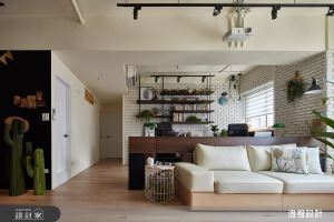 將生命交予大自然滋養 豐富藏書堆砌一家人的北歐綠色港灣_視覺圖