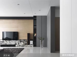 優雅現代風品味，整合立面、豐富收納、置放鋼琴讓明亮和乾淨的場域成為標誌性特色_視覺圖