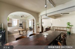 開放格局與彈性拉門創造情感流動，讓窗外綠意與室內空間再也無阻隔_視覺圖
