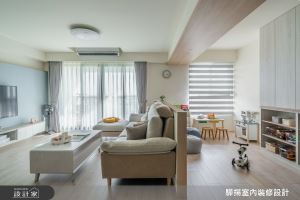 清爽水藍色現代小宅！淺色木紋鋪陳溫馨氣息，背牆形成半開放隔間讓家放大一倍_視覺圖