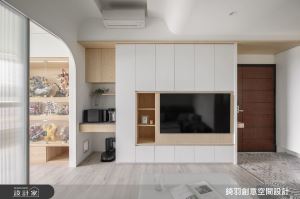 北歐小宅延展生活無限想像！利用垂直高度打造場域機能，玻璃隔間與淺色放大空間尺度_視覺圖