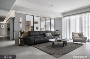 材質拼接取代隔間牆！減法設計下的 68 坪毛胚屋替退休生活注入一股清流_視覺圖