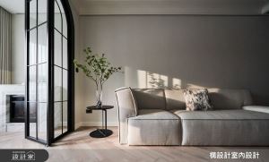 新成屋 2+1 房優雅法式風格！圓拱玻璃門打造明亮書房與生活質感_視覺圖