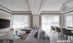 以玻璃拉門與天然樑柱取代傳統隔間，讓50坪新古典風中古屋沐浴在陽光裡_視覺圖