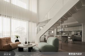 你羨慕的生活，有人實現了! 住在高樓景觀的樓中樓，每天在客廳和陽台CHILL放鬆，連樓梯都變身居家時尚伸展台_視覺圖