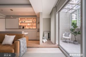 好感度超高的台北17坪老屋翻新，愛上陽台日光、開闊空間、圓弧餐桌與多元收納展示，享受寧靜無壓的好生活_視覺圖