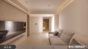 以光圈先決！15.8 坪簡約風住宅以同調藝術塗料搭配燈條，兩房兩廳預售屋化身幸福拾光居所_視覺圖