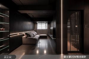 老屋翻新，化身大膽暗黑系風格，公仔牆搭配燈光計劃，獨享都會男子現代居所_視覺圖