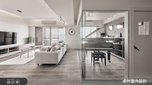 喜歡你專注演奏的神情！純白現代風步入中古屋，用夢幻玻璃琴房拉進滿滿日光_視覺圖