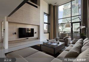 穿越挑高視野的現代風樓中樓，讓生活沐浴在自然與都市之景中_視覺圖