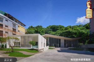 在陽明山古道旁，鋪一席山雲間的茶席雅會—— 術刻建築師事務所以非典型接待中心與樣品屋， 拿下 2023美國 TITAN Property Awards金獎殊榮！_視覺圖