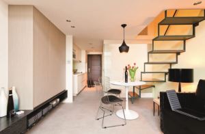 【舒適小住宅】樓梯靠邊維持空間的完整性，15.5坪變得更舒適_視覺圖