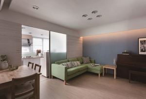 【舒適小住宅】一面弧型電視牆定位客廳方向，16坪老宅，成為一家五口的摩登居家_視覺圖