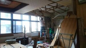 【裝潢小跟班Ⅱ-4】拆除工程階段 設計師對付壁癌、腐朽木作解法步驟大公開！_視覺圖