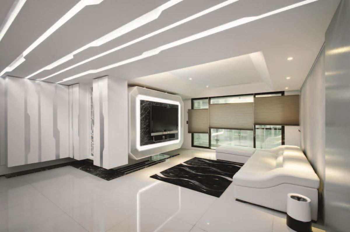 以純白與線性美打造都會時尚