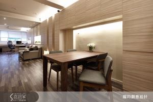 兩夫妻把40老屋翻新!長達14米的收納櫃，從書房向後延伸至餐廳區_視覺圖