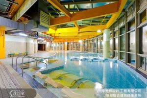 用燈光、色彩、功能性打造多功能運動空間_視覺圖