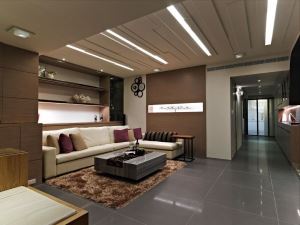 拯救狹長老屋大作戰！變身一家五口都滿意的飯店風居家_視覺圖