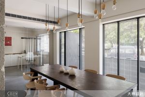 日照、氣流恣意流轉其中，型塑沉靜紓壓的辦公空間_視覺圖