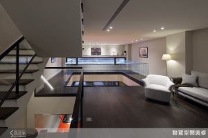 運用材質與經典元素，創造俐落的輕美式宅_視覺圖