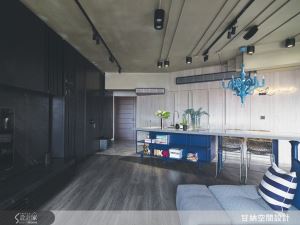 圓弧舞出空間自在，用色彩轉化出若隱若現的工業面貌_視覺圖