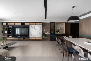 父子在家練投球！推門打開彈性大空間_視覺圖