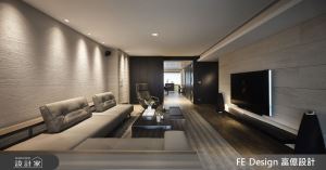 一道深色連廊放大空間感，老屋變「亮」眼！_視覺圖