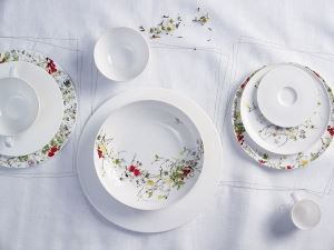 幸福瓷器端上桌　全家賞月品茶嚐月餅　中秋團圓幸福滿分_視覺圖