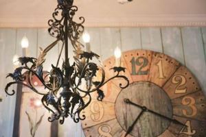 南歐鄉村風  新舊交陳的家具與鍛鐵製品_視覺圖