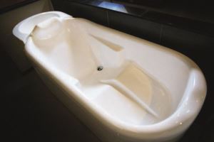 走「ㄉㄨㄞ、ㄉㄨㄞ」風的Q彈浴缸_視覺圖