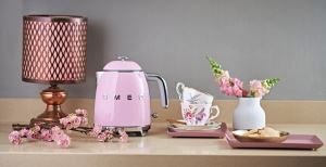 SMEG 迷你電熱水壺復古造型，全系列馬卡龍 7 色繽紛登場，最完美入厝禮！_視覺圖