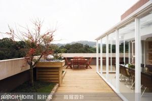 璃屋下的時尚休閒場景_視覺圖